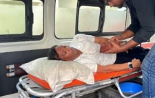 ঘুষ না পেয়ে হাত ভেঙে দেওয়ার অভিযোগ সরকারি কর্মকর্তার বিরুদ্ধে