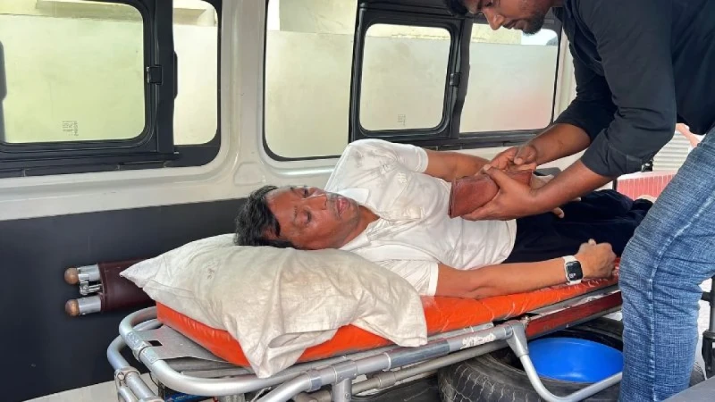 ঘুষ না পেয়ে হাত ভেঙে দেওয়ার অভিযোগ সরকারি কর্মকর্তার বিরুদ্ধে