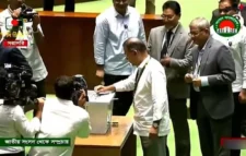 রাষ্ট্রপতি নির্বাচনে জাতীয় সংসদে ভোট দিলেন প্রধানমন্ত্রী, স্পিকার ও বিরোধীদলীয় নেতা