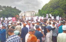 সংসদ ভবনের সামনে ১১ দলীয় ঐক্যের নেতাকর্মীদের অবস্থান