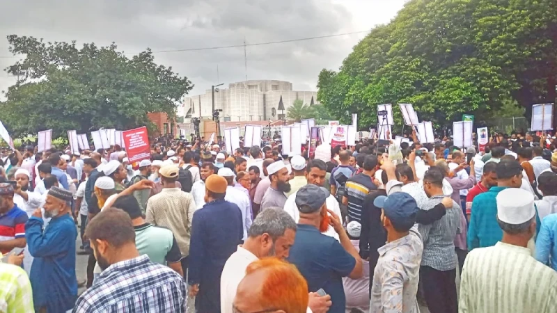 সংসদ ভবনের সামনে ১১ দলীয় ঐক্যের নেতাকর্মীদের অবস্থান
