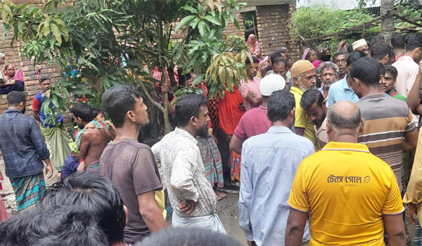 বাগেরহাটে একই পরিবারের তিনজনের মরদেহ উদ্ধার