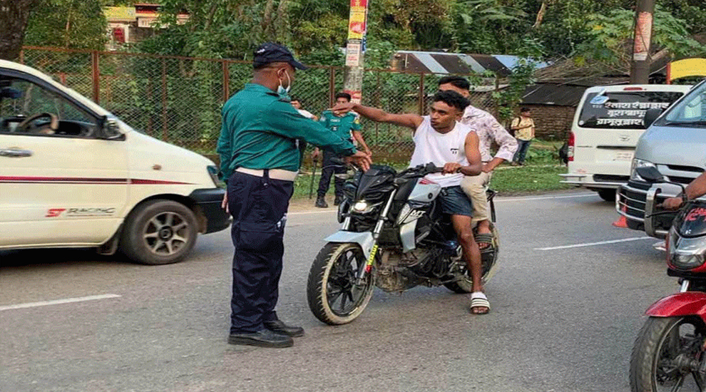 সিলেটে ট্রাফিকের অভিযানে কাবু ১৪২ যানবাহন