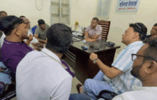 অটোরিকশা চু*রি*র অভিযোগে যুবদল নেতাকে আ ট ক, থানা ঘেরাও