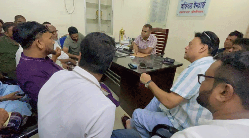 অটোরিকশা চু*রি*র অভিযোগে যুবদল নেতাকে আ ট ক, থানা ঘেরাও