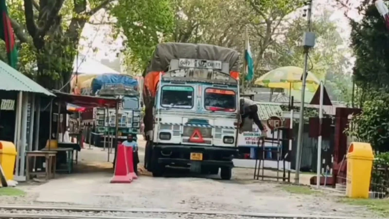 হিলিতে শনিবার থেকে ফের শুরু হচ্ছে আমদানি-রপ্তানি