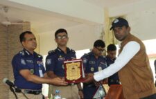 সুনামগঞ্জে শ্রেষ্ঠ চোরাচালান উদ্ধারকারী অফিসার সম্মাননা পেলেন এসআই মাহমুদুল হাসান 