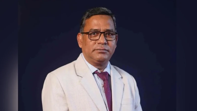 জাতীয় সংগীত পরিবেশনায় শেখ হাসিনার ছবি, শিক্ষককে অব্যাহতি