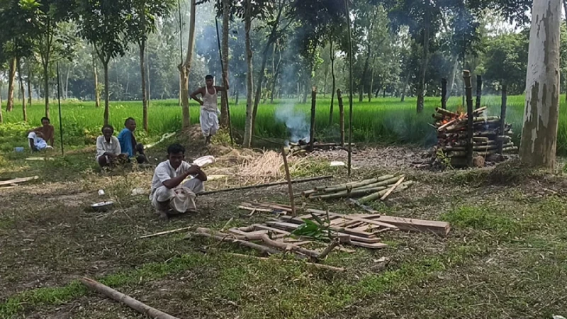 স্বামীর মৃত্যুর শোক সইতে না পেরে স্ত্রীর আত্মহত্যা, একসঙ্গে দাহ
