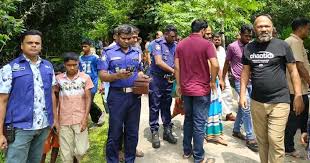 বাগেরহাটে রেণুপোনা ব্যবসায়ীর বাড়িতে ডাকাতির অভিযোগ