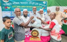 বালাগঞ্জে মরহুম নজির আহমদ চৌধুরী ট্রাস্ট’র হেল্প কার্ড ও খাদ্যসামগ্রী বিতরণ