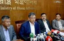 বিসিএসে বাদ পড়াদের প্রজ্ঞাপন সোমবার, রাজনৈতিক পরিচয়ে বৈষম্য হবে না জানালেন স্বরাষ্ট্রমন্ত্রী