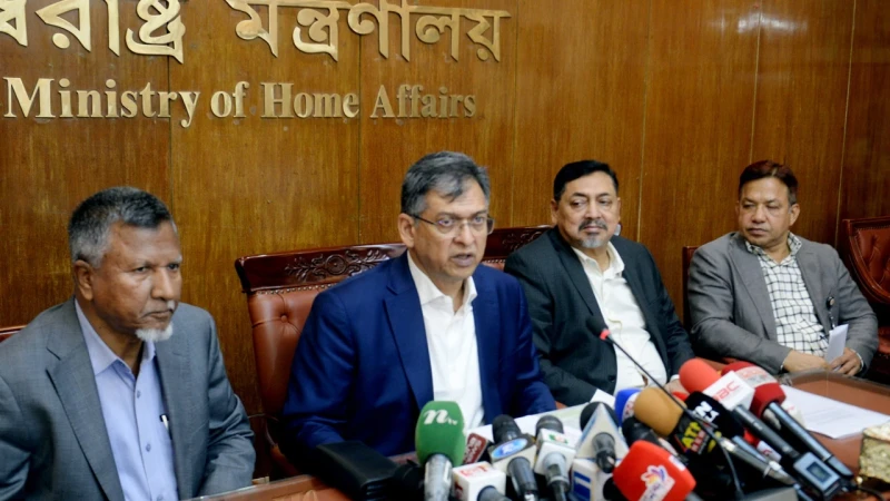 বিসিএসে বাদ পড়াদের প্রজ্ঞাপন সোমবার, রাজনৈতিক পরিচয়ে বৈষম্য হবে না জানালেন স্বরাষ্ট্রমন্ত্রী