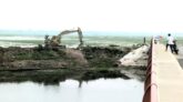 সিলেট-সুলতানপুর সড়কে ফতুরখাড়া সেতুর সংযোগ সড়ক কাটছে ঠিকাদার, জানে না সওজ