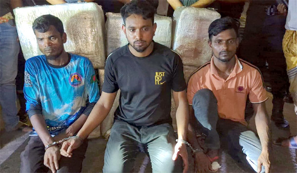 গাড়ির গোপন কুঠুরিতে ১২০ কেজি গাঁজা, তিন মাদক কারবারি আটক